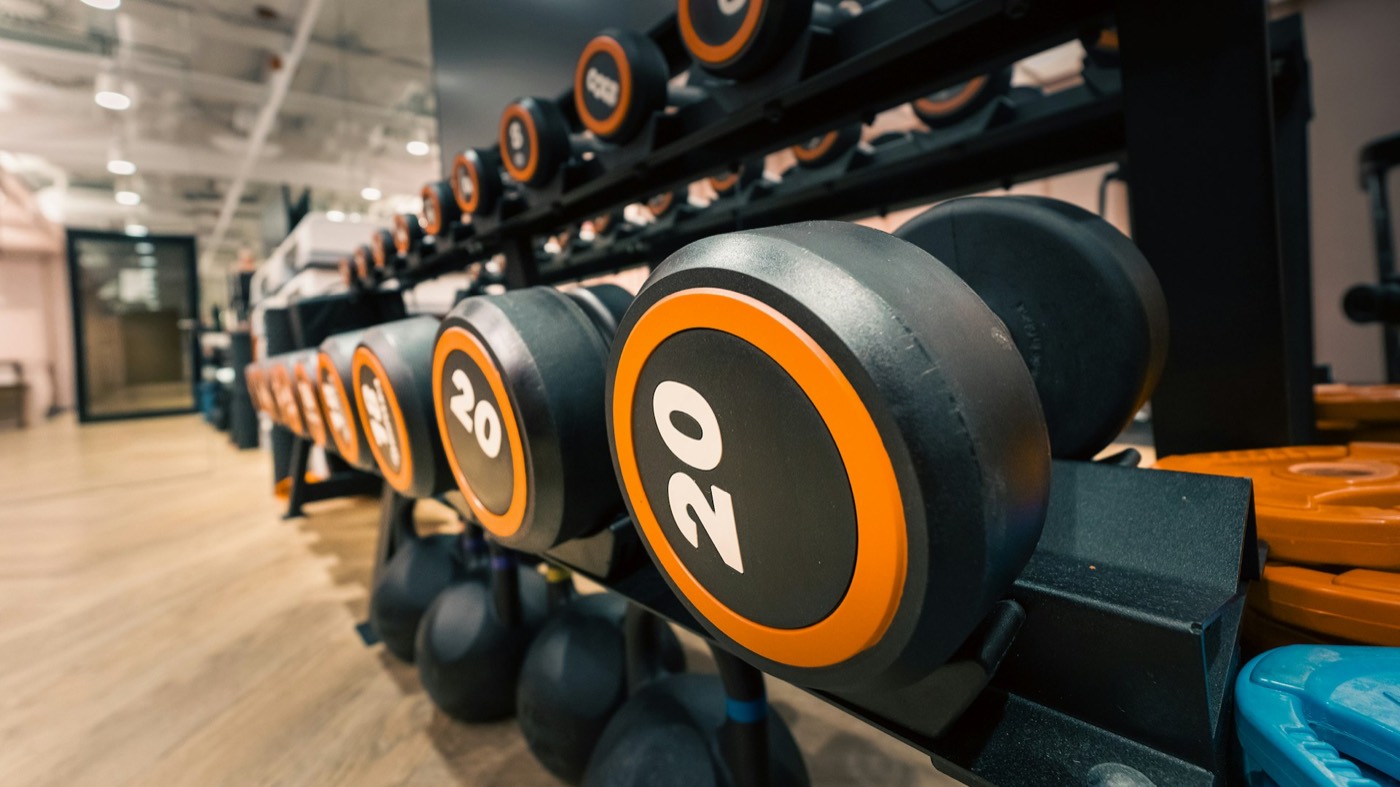 Salle de musculation équipée