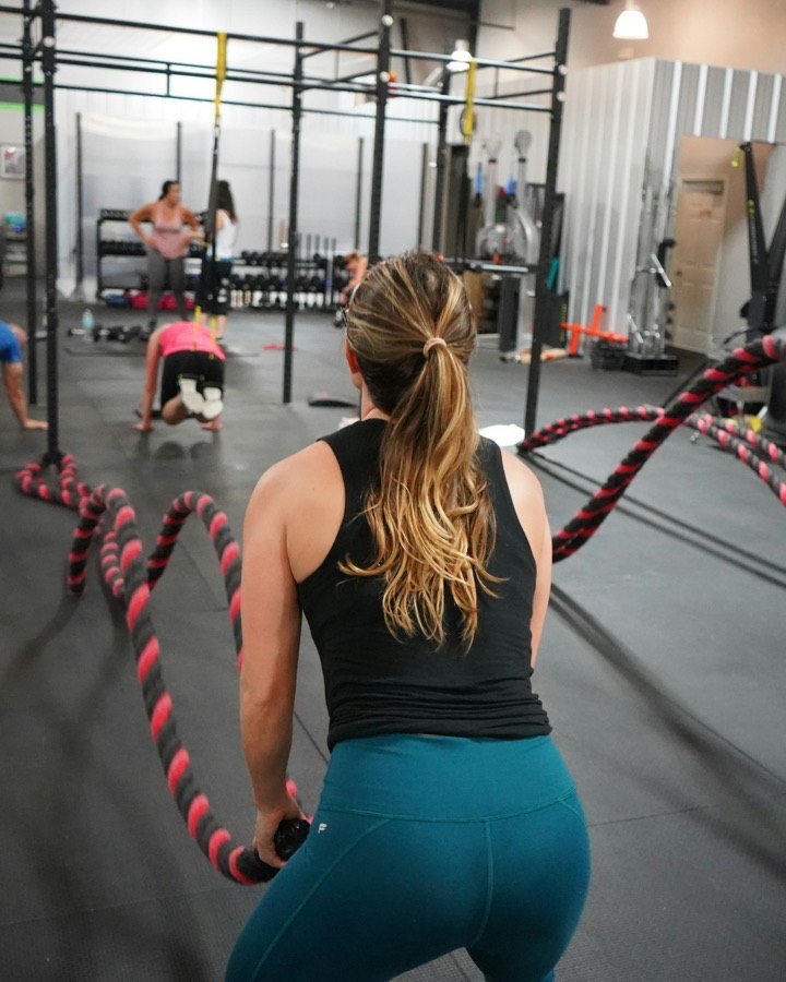Entraînement avec cordes ondulatoires au Fitness Park